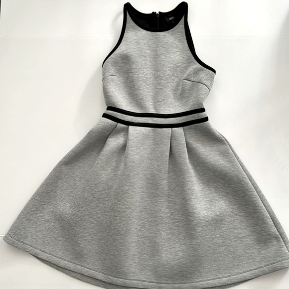 Mossimo Supply Co. Dresses & Skirts - MOSSIMO SLEEVELESS BABYDOLL STYLE DRESS, GREY WITH BLACK, Size Small